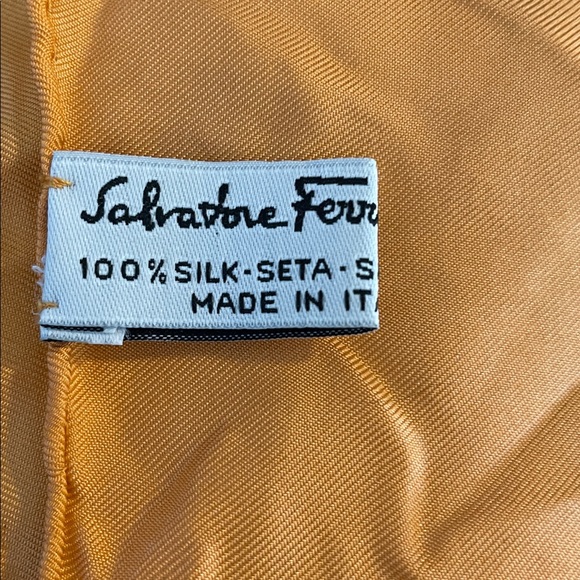 Salvatore Ferragamo Peach Scarf with Pink Floral Motif - Picture 3 of 3